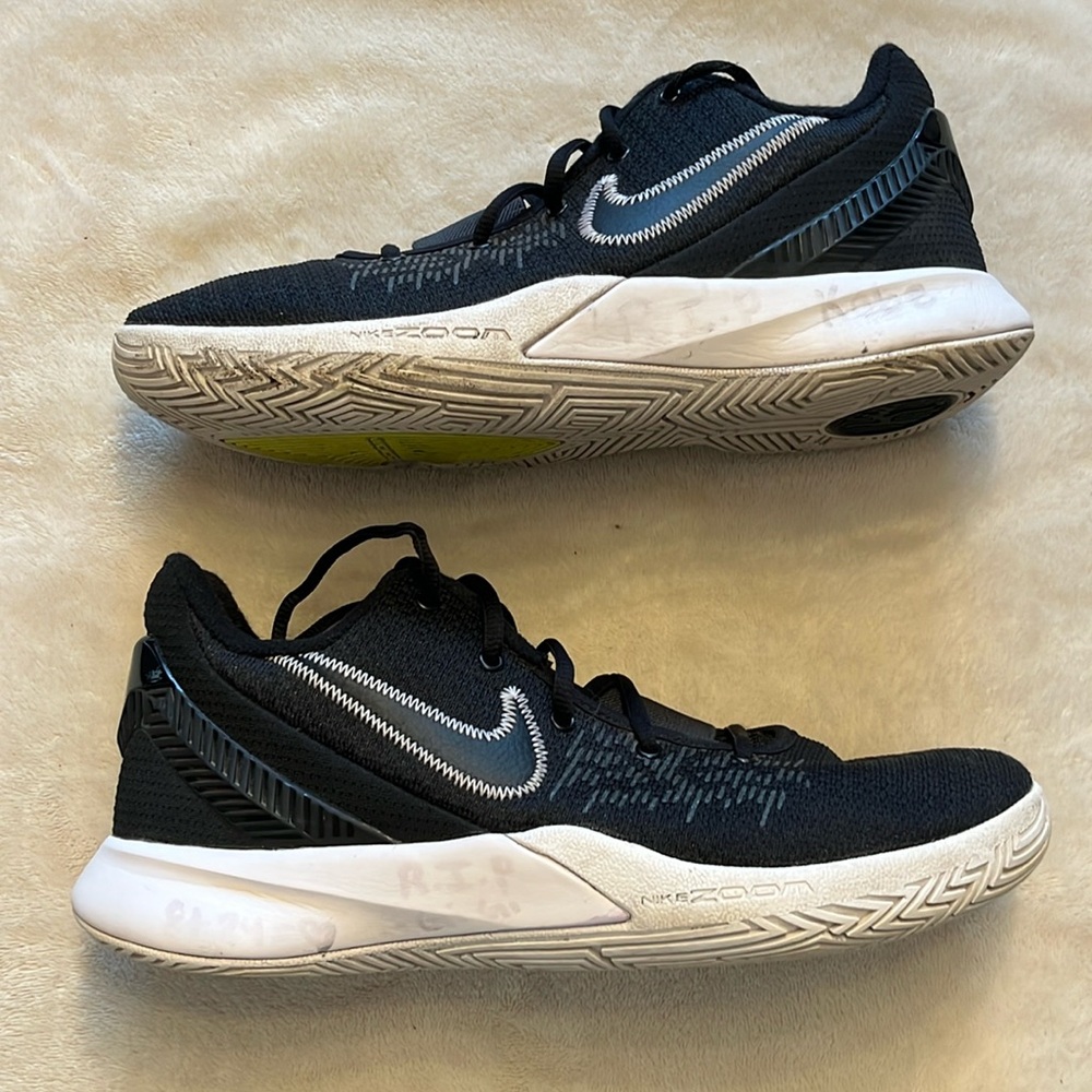 Men’s size 8 Kyrie Flytrap 2 II basketball shoes